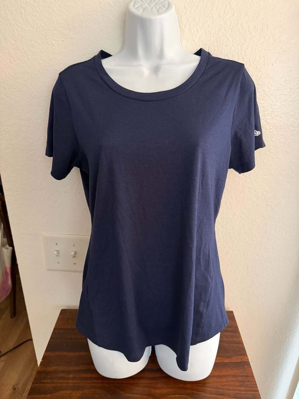 New Era T-Shirt Size M Navy Blue Scoop Neck Short Sleeve